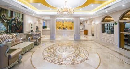 Vienna Hotel (Jishou Qianzhou Ancient City Branch)