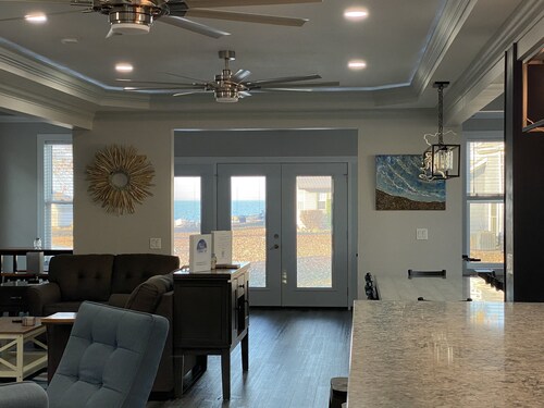 Lakefront home. Beach & park access. 8 miles to Cedar Point. 4 bedrooms 3 baths.