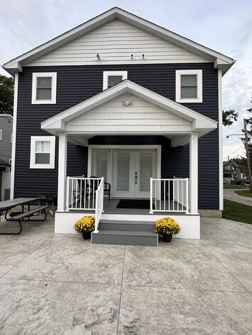 South entrance and driveway for 8 vehicles. Easily fits truck and boat trailer. 