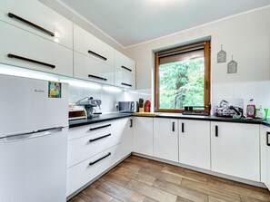 Kühlschrank, Mikrowelle, Ofen, Geschirrspüler