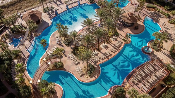 Alberca techada y alberca climatizada