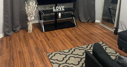 3 bedroom apartment easily 15 mins from downtown 10 mins from Chicago’s beach!