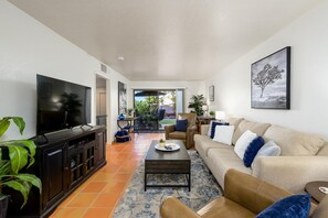 Smart-TV, DVD-Player, Tischtennisplatte, Bücher