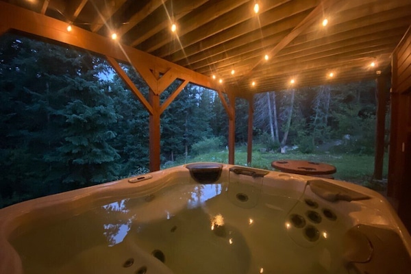 Down stairs patio with hot tub