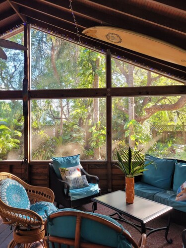 Escondido Boutique Bungalow in Crystal Beach- Inquire for Seasonal Savings!