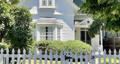 "The Cottage" Downtown Denver