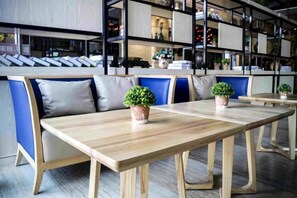 Unclassified image, 2 of 57, button - City Encounter Boutique Art Hotel (Zhuhai)