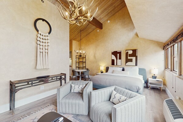 Desk, iron/ironing board, WiFi, bed sheets - Sleek Tamarron Studio w/ Shared Pool, Hot Tub, Sauna, & Internet (Durango)