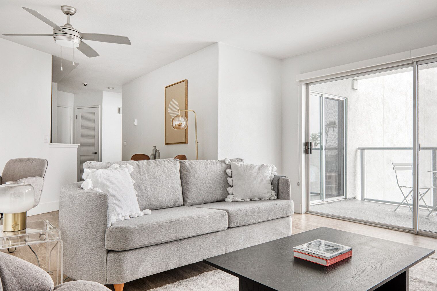 Luxe Redondo Beach 1BR w/ Pool, Gym & W/D, walk to Beach, by Blueground