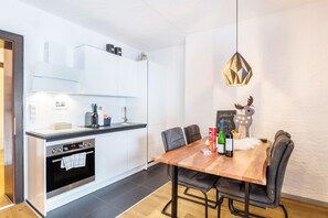 Kühlschrank, Ofen, Herdplatte, Geschirrspüler