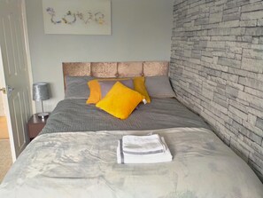 3 slaapkamers, een strijkplank/strijkijzer, wifi, beddengoed