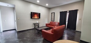 TV - "SteamPunk" 2bedroom With Hottub (Albuquerque)