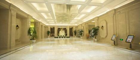 المنشأة من الداخل