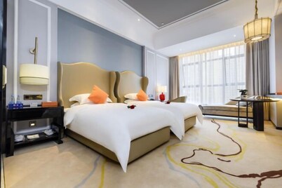 Hefei Guangfu Chenmao Hotel (High-tech Zone West Bus Station Subway Station)