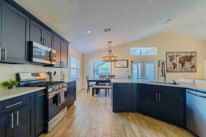 Private kitchen - Spacious Getaway ~ Heated LED Pool & Ping Pong (Minneola)