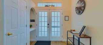 Spacious Getaway ~ Heated LED Pool & Ping Pong