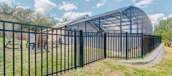 Spacious Getaway ~ Heated LED Pool & Ping Pong