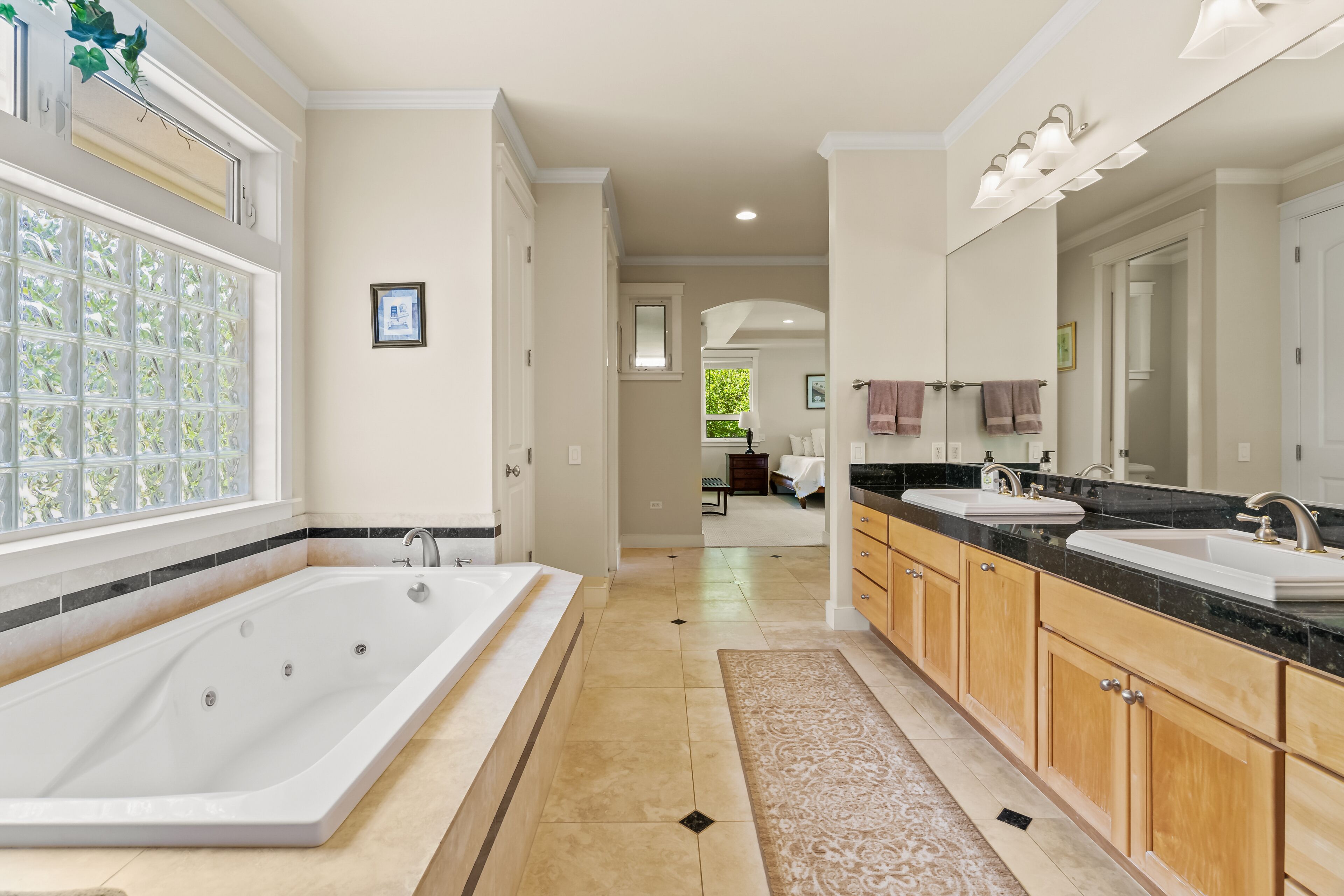 Combined shower/tub, jetted tub, hair dryer, towels