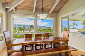 Dining - SUNSET PALMS! Pool, Tennis, A/C, Mins to Beach 5 Bed 4 Bath sleeps 14 (Princeville)