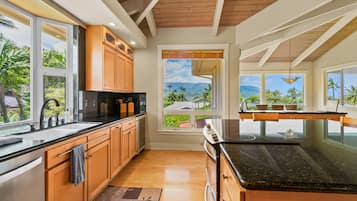 KĂŒhlschrank, Mikrowelle, Ofen, Herdplatte