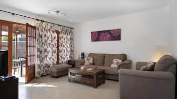 Een televisie en een dvd-speler