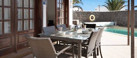 屋外ダイニングエリア