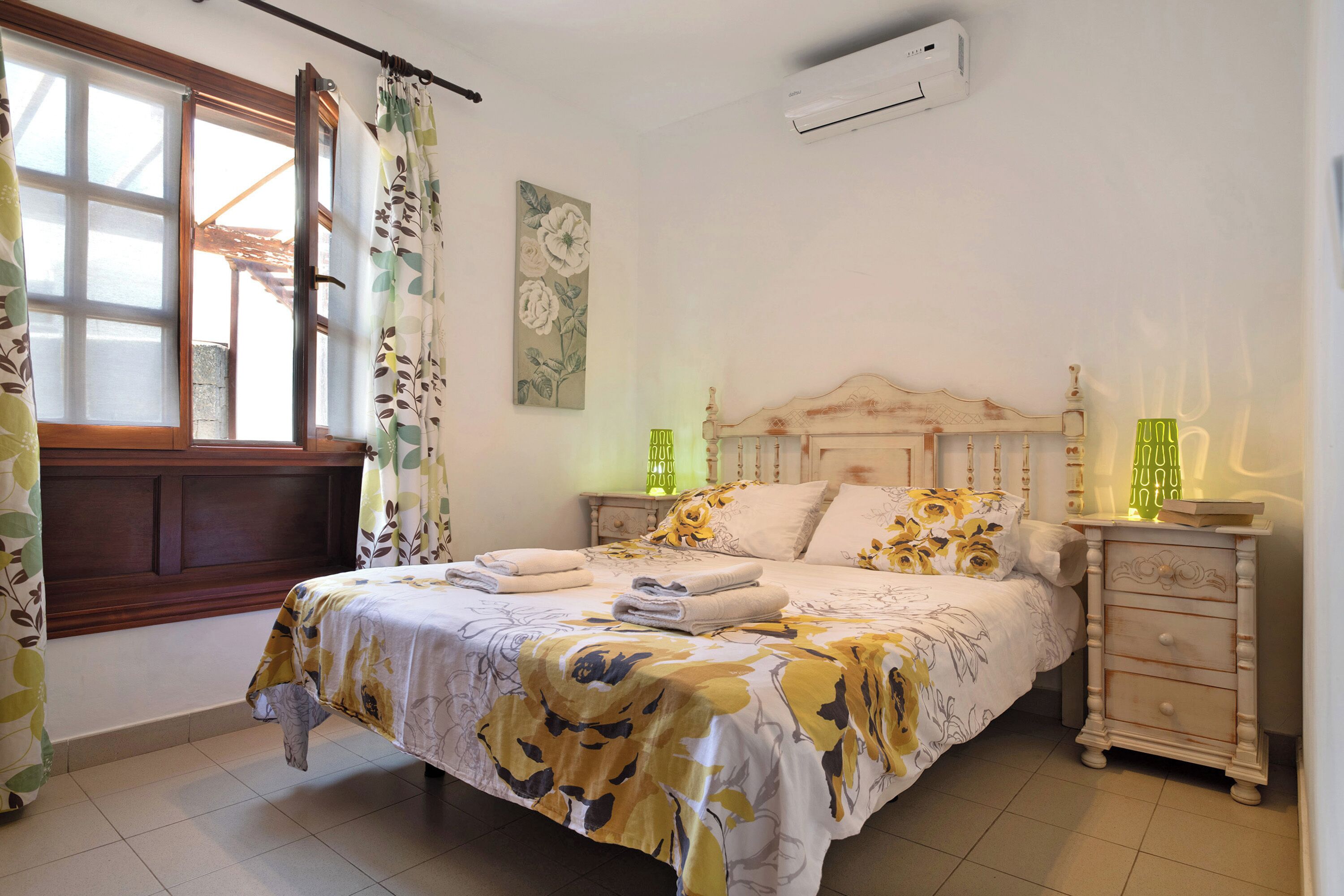 3 slaapkamers, een strijkplank/strijkijzer, gratis wifi, beddengoed