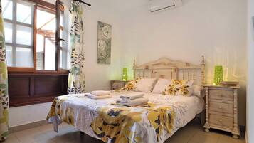 3 slaapkamers, een strijkplank/strijkijzer, gratis wifi, beddengoed