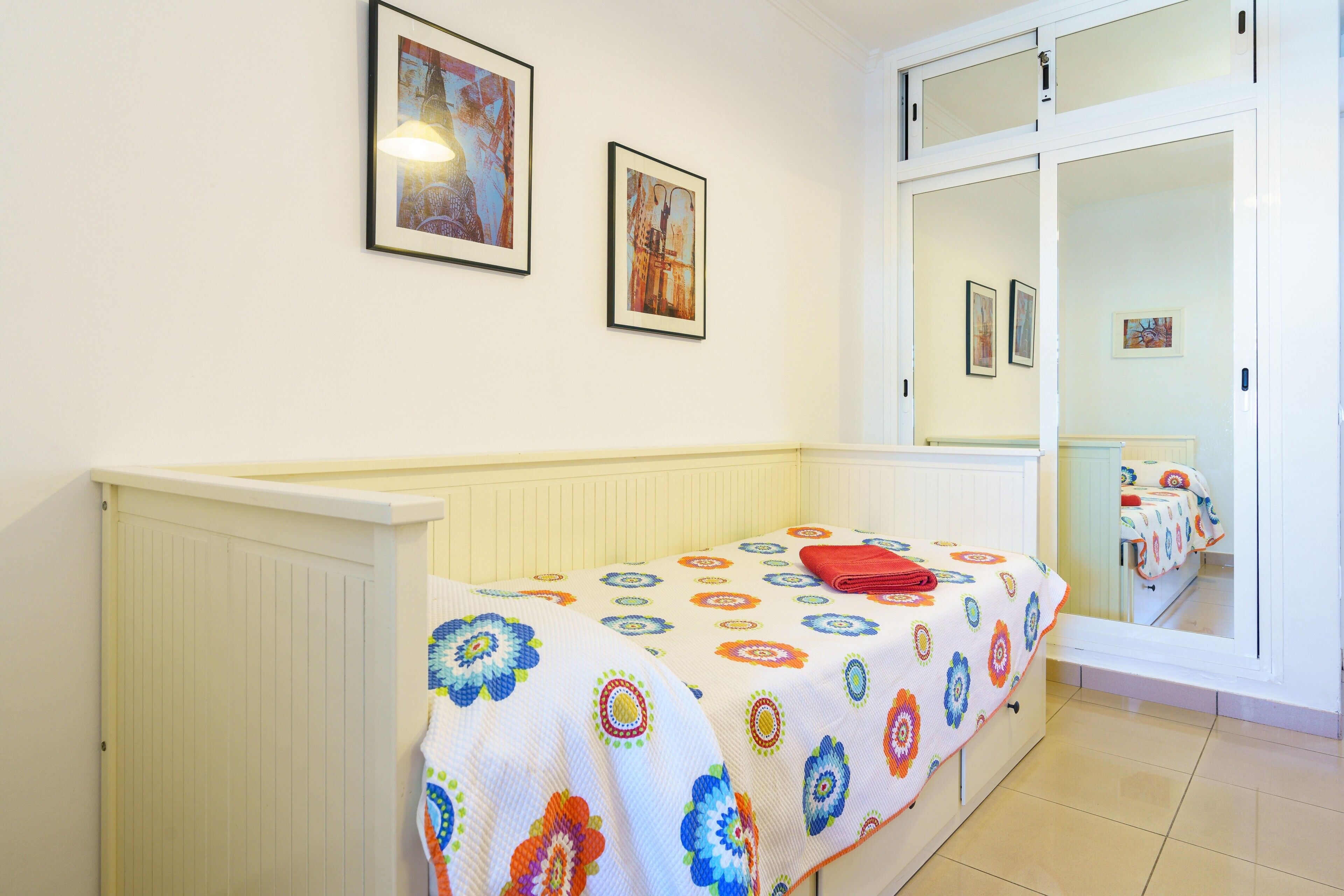 3 slaapkamers, een strijkplank/strijkijzer, gratis wifi, beddengoed