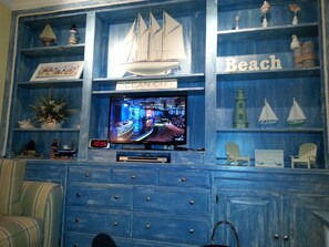 Interior - Beautiful Efficiency  Condo-only 2 blocks from Beach and Boardwalk (Ocean City)