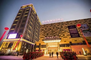 A hotel with a tall building and a checkered facade.