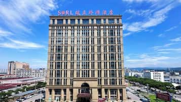 A multi-story hotel with a prominent entrance and a clear view of the surrounding urban area.