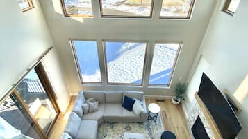 Smart TV, fireplace, video games, DVD player
