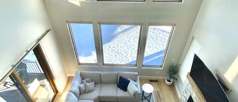 Smart-TV, Kamin, Videospiele, DVD-Player