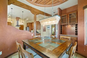 Dining - " Santa Fe Style" 4bedrooms, Hot tub and Pets Welcome! (Albuquerque)