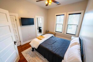 Desk, iron/ironing board, WiFi, bed sheets
