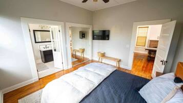 3 bedrooms, desk, WiFi