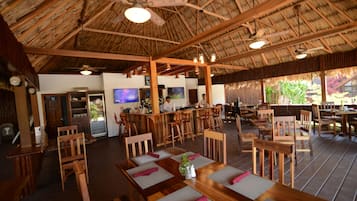 Breakfast, lunch, dinner served; pool views