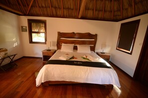 Caja de seguridad en la habitación y escritorio 