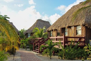 Property grounds - El Ben Cabañas (Caye Caulker)