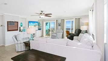 House, Multiple Beds (Pelican Crossing) | Living area