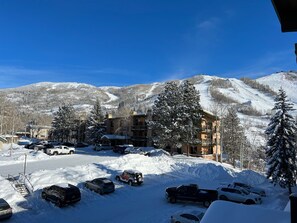 Parkplätze auf dem Gelände