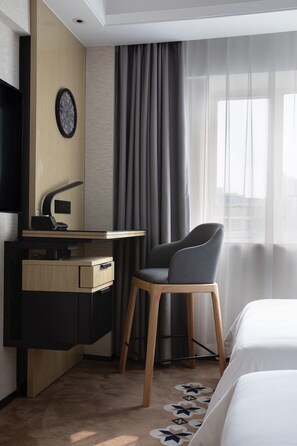 Iron/ironing board - Paco Hotel Jiangtai Lu Metro Guangzhou (Guangzhou)