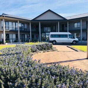 Property grounds - Book Nepean Country Club and enjoy everything the club has to offer. (Rosebud)