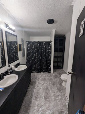 Combined shower/bathtub, towels, toilet paper - Access Granted family-friendly fun house & entertainment (Darlington)