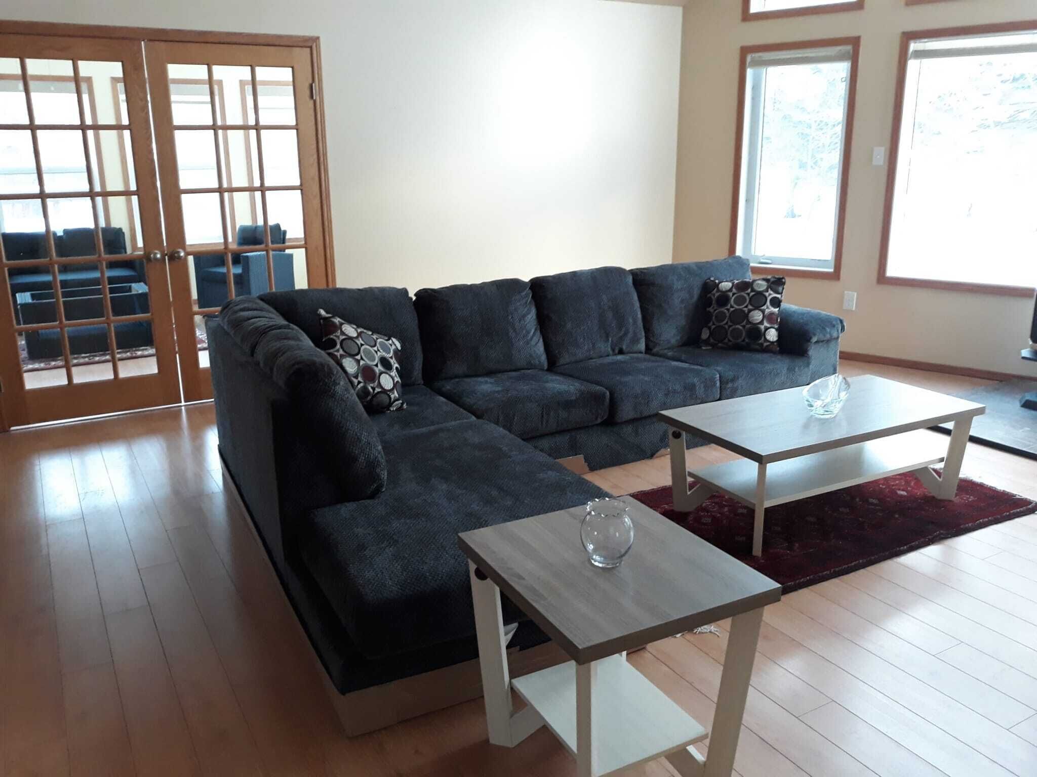 智能电视、壁炉、书