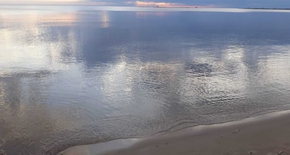 3 Bedroom Cottage - Sunroom + Patio + Fire Pit