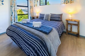 3 chambres, fer et planche à repasser, lit de bébé portatif