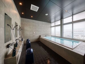Slippers, towels - CABIN&HOTEL CONSTANT NAHA (Naha)