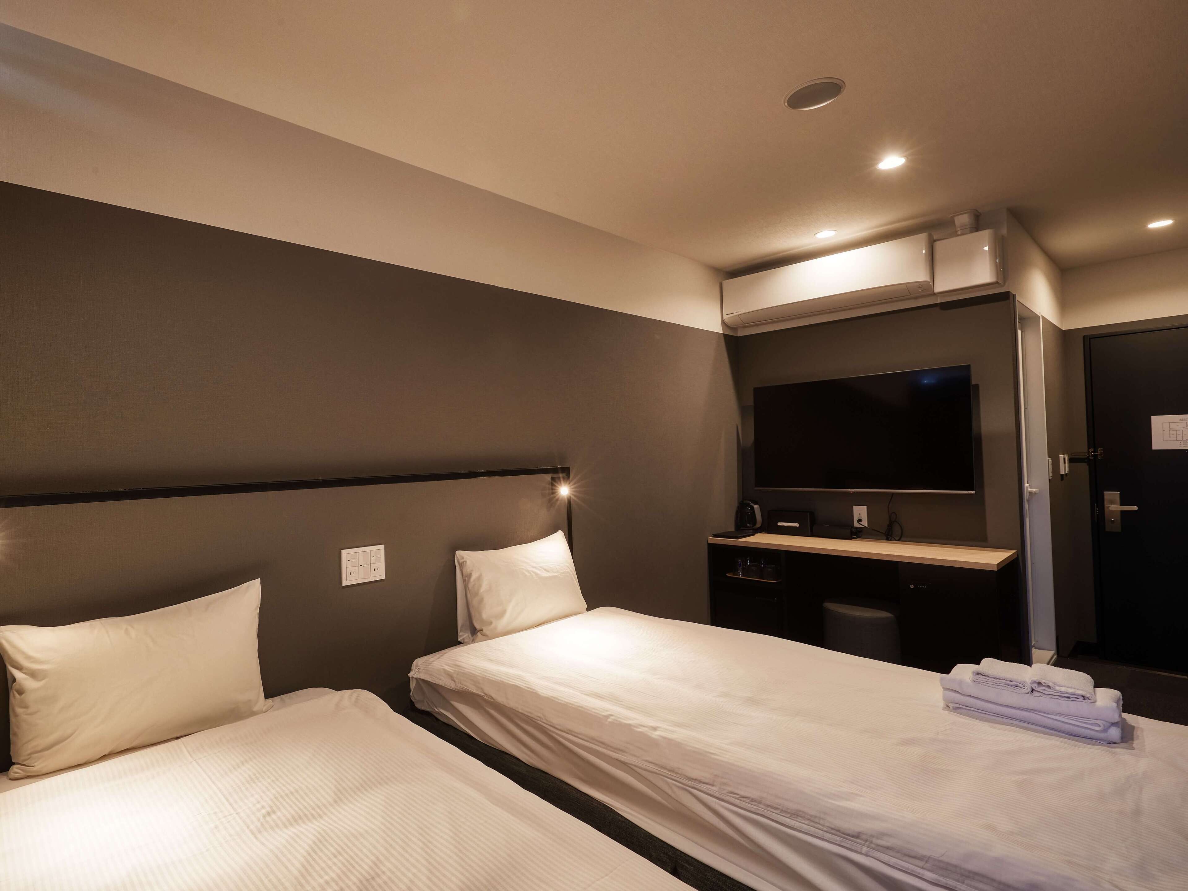 Standard Triple Room | Desk, iron/ironing board, free WiFi, bed sheets